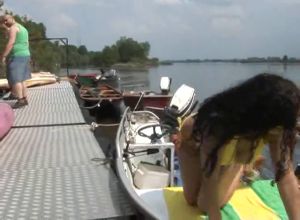 Мулатка любит трахатся на природе с чужими мужиками